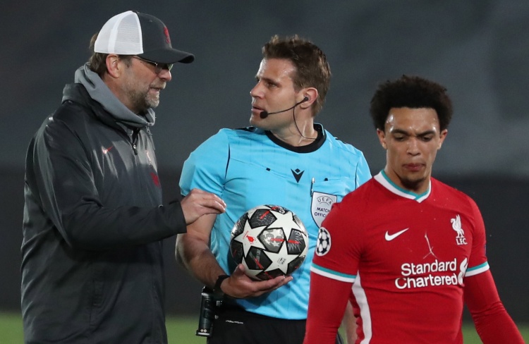 传闻：曼联和拜仁长期关注兰斯19岁中场马夏尔-蒂亚